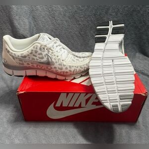NEW!! Nike Free 5.0 White & Silver sneakers